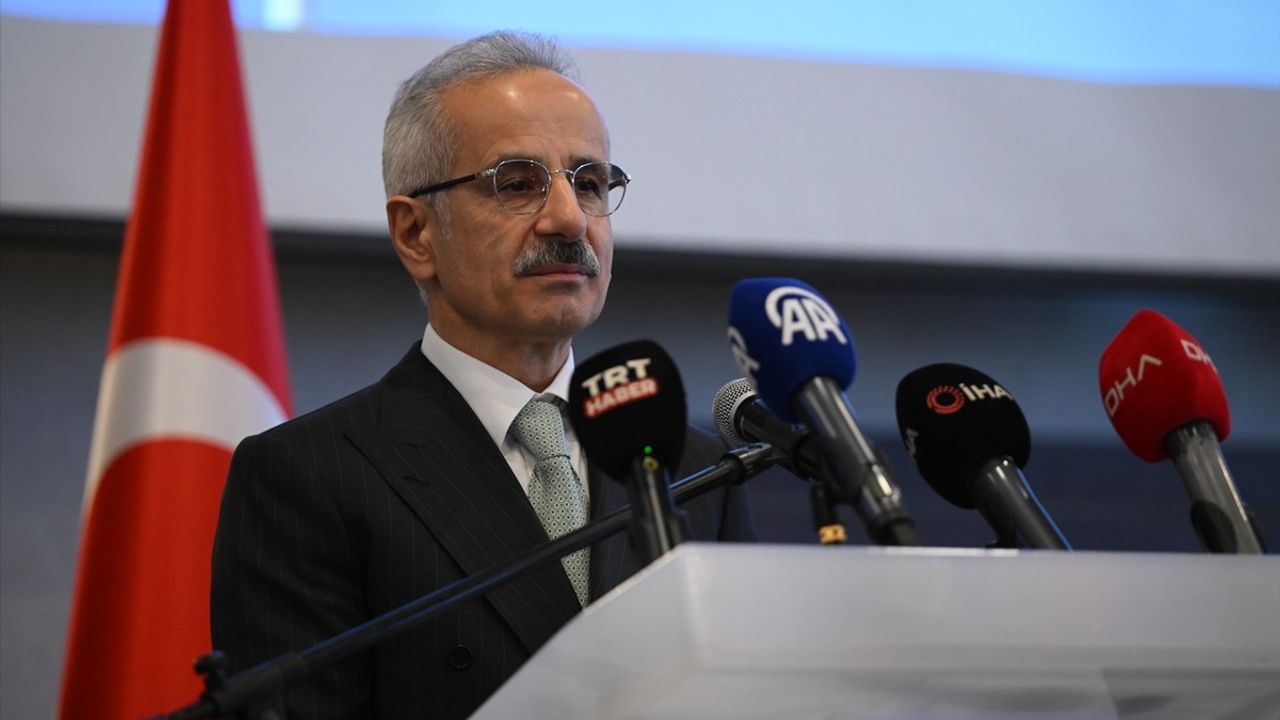 Ulaştırma ve Altyapı Bakanı Uraloğlu, Sırbistan ile Ticaret Hedefini Vurguladı