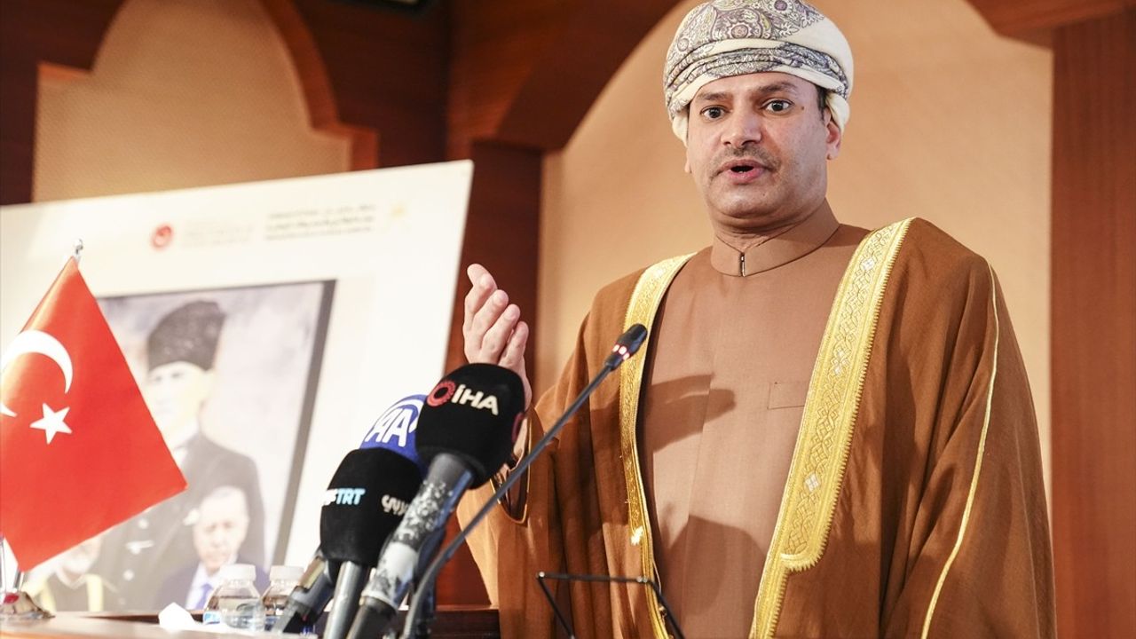 Umman, Gazi Üniversitesi Rektörü Ünal'a Onur Nişanı Verdi