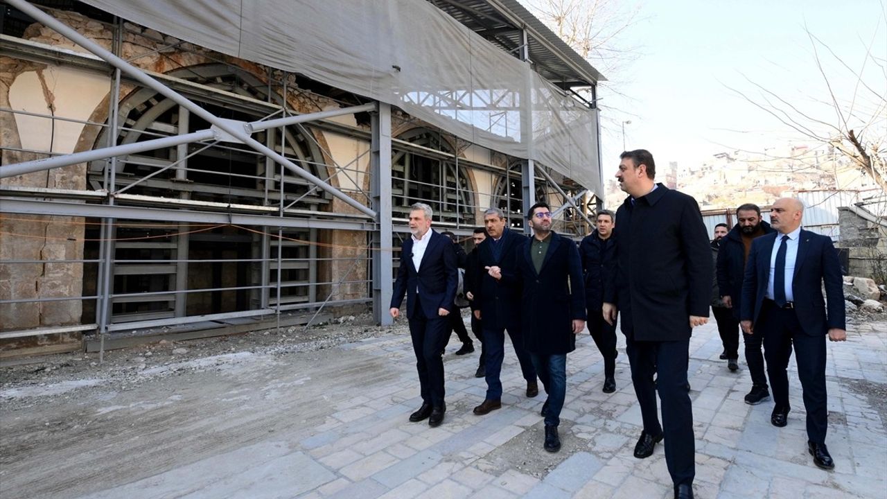 Vakıflar Genel Müdürü Aksu, Kahramanmaraş'taki Depremden Etkilenmiş Vakıf Eserlerini İnceledi