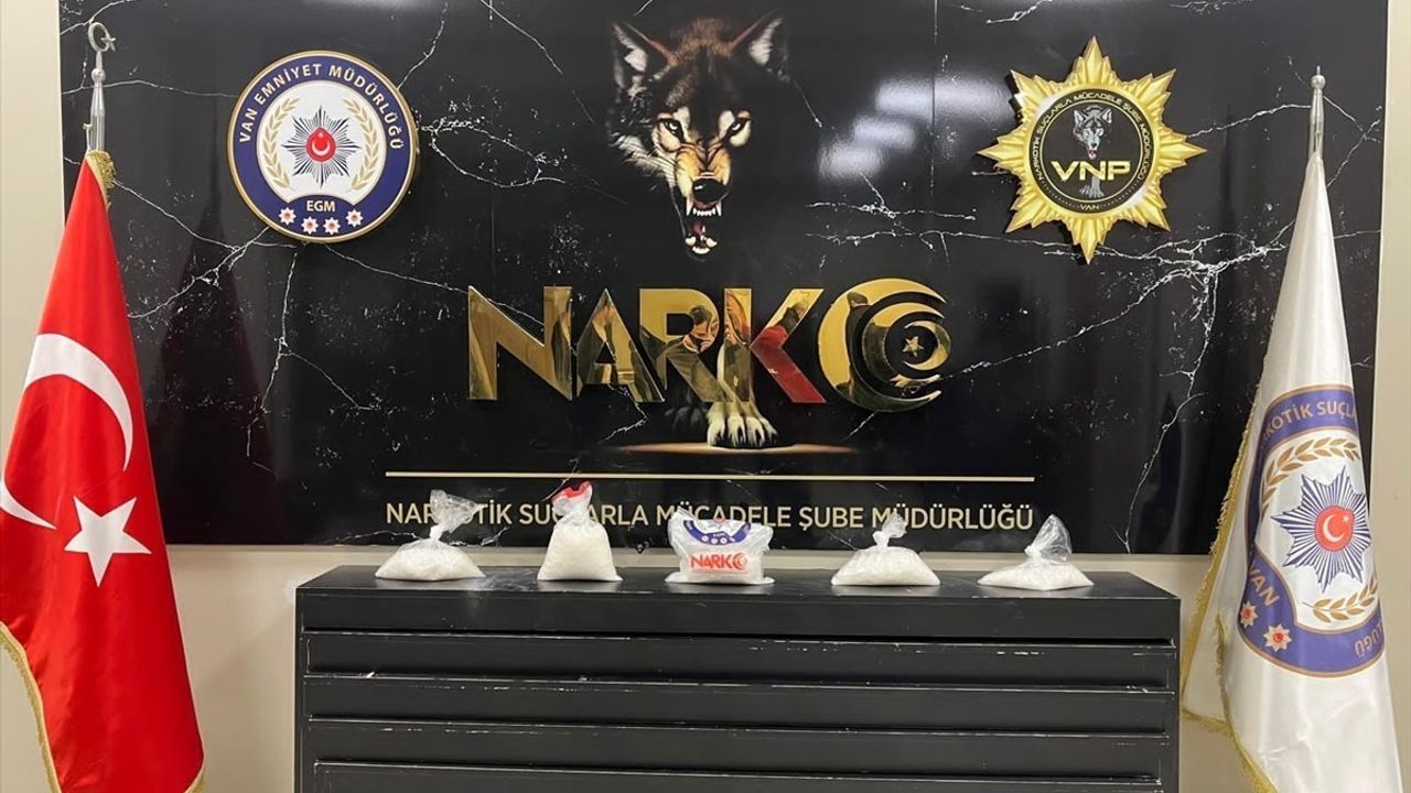 Van'da Yapılan Operasyonlarda 7 Kilo 415 Gram Sentetik Uyuşturucu Ele Geçirildi