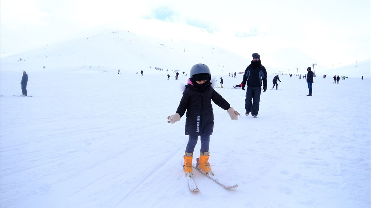 Van'daki Abalı Kayak Merkezi, Kayakseverlere Kapılarını Açtı