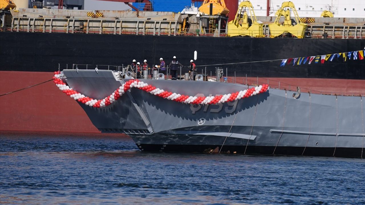 Yeni Tip Çıkarma Gemisi Ç-159 Denize İndirildi