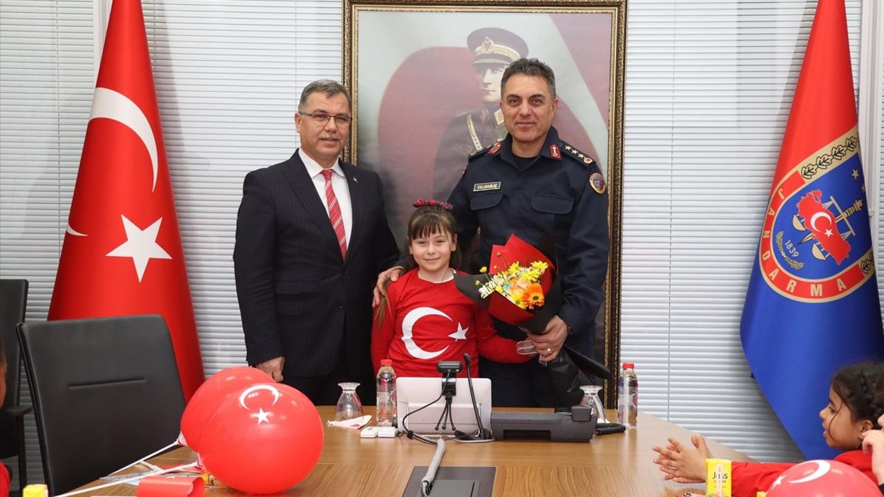 Yozgat'taki Öğrencilerden Askerlere Moral: Örgü Atkı ve Bereler