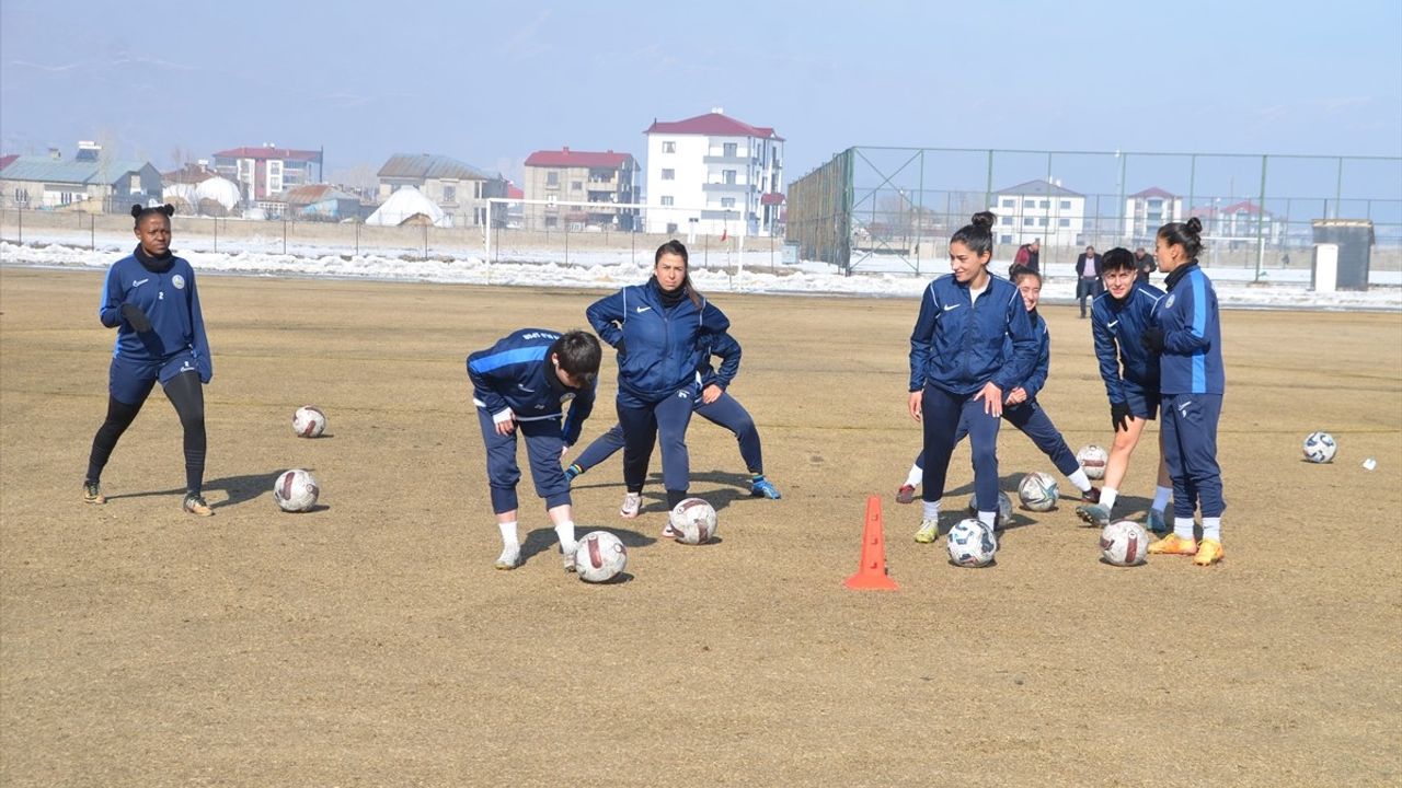 Yüksekovaspor, Kadınlar Süper Ligi İçin Play-Off ile Şampiyon Olmayı Hedefliyor