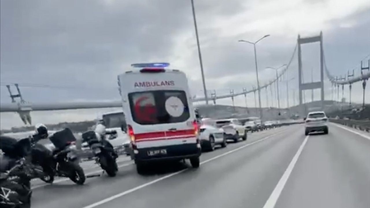 15 Temmuz Şehitler Köprüsü'nde Motosiklet Kazası: 2 Polis Yaralı