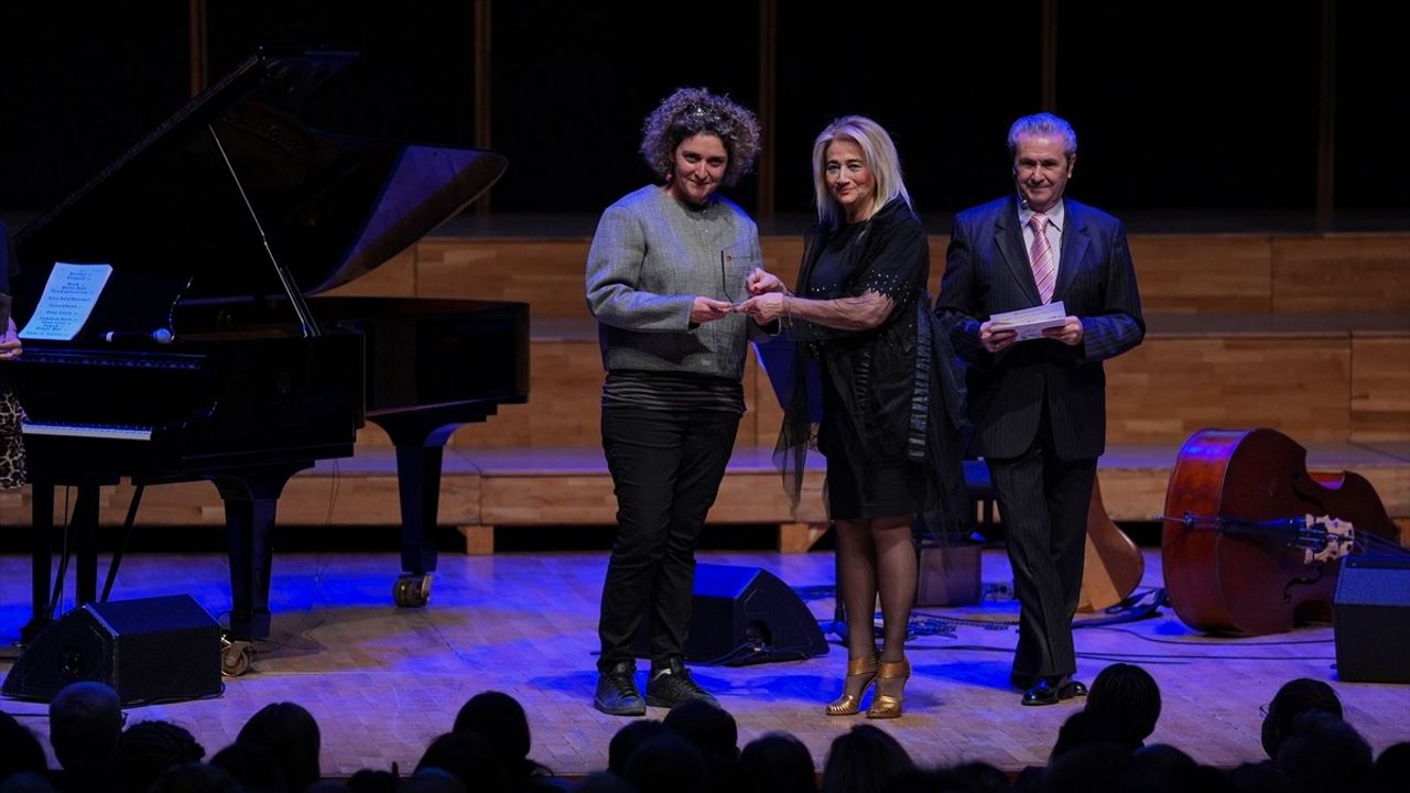 32. İzmir Avrupa Caz Festivali 'Crossing Bosporus Trio' Konseriyle Başladı