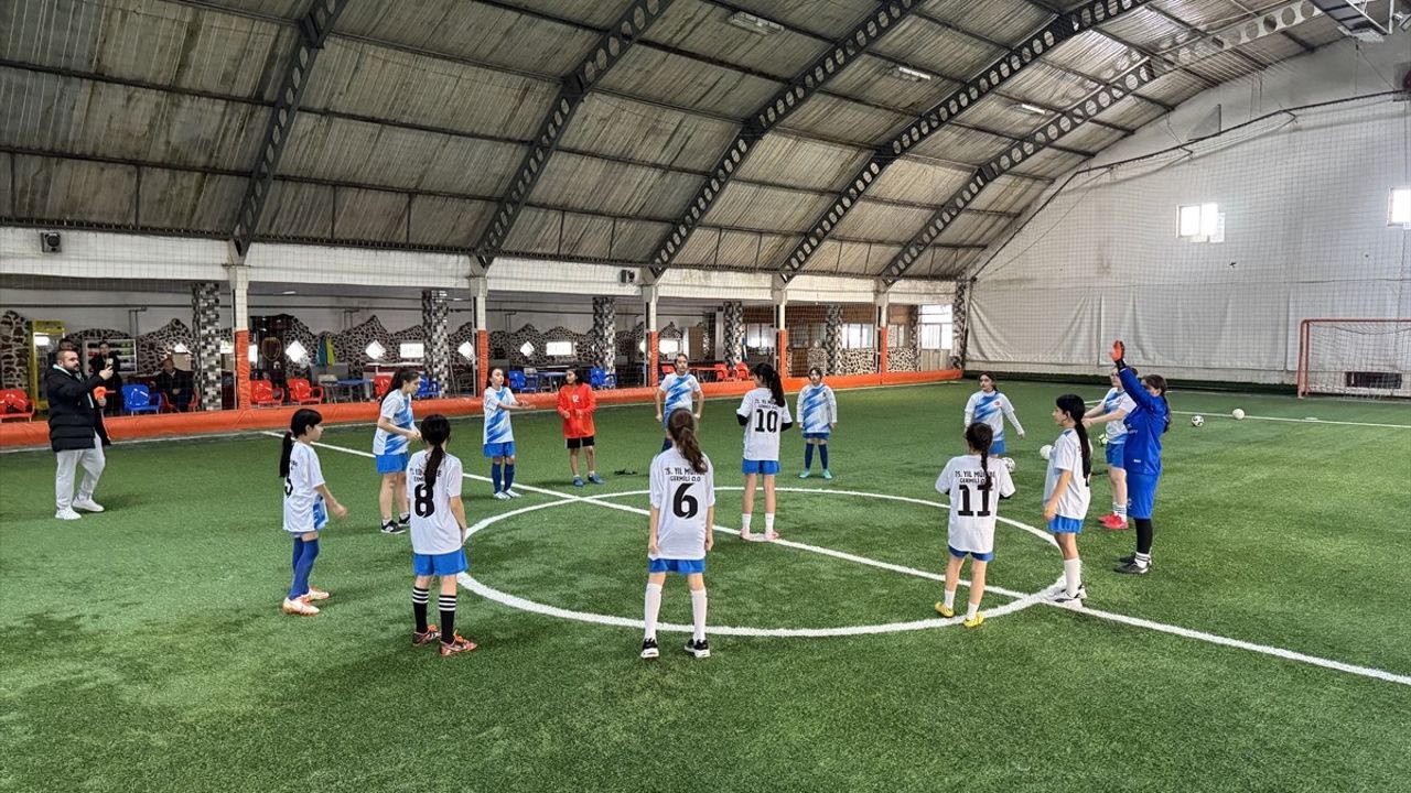 75. Yıl Mühibe Germirli Ortaokulu Kız Futbol Takımı'nın Milli Takım Hedefi