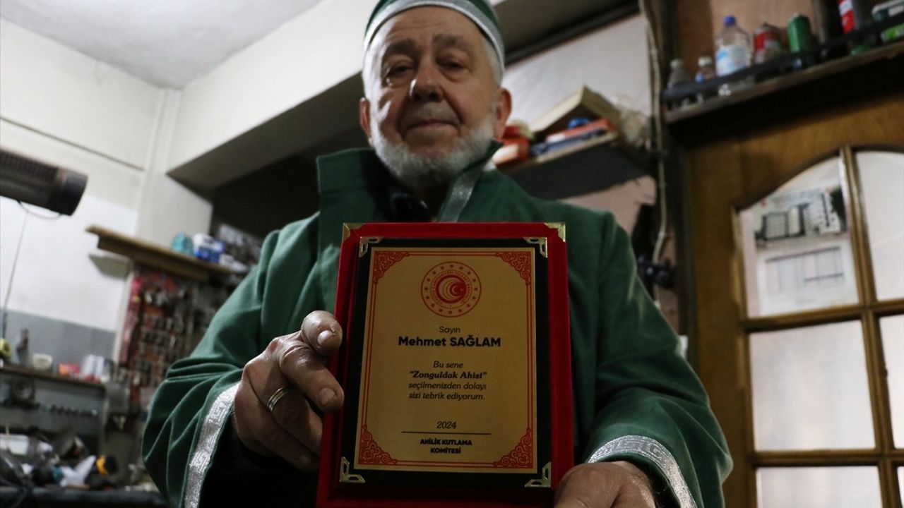 79 Yaşındaki Mehmet Sağlam: 45 Yıldır Tamirciliğe İlk Günkü Heyecanla Devam Ediyor