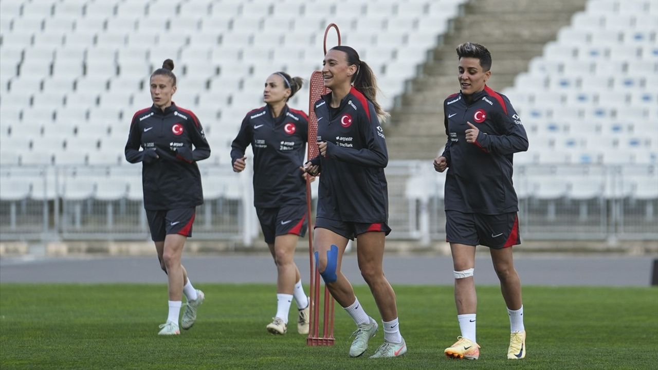 A Milli Kadın Futbol Takımı, Slovenya Maçına Hazırlıklarını Sürdürüyor