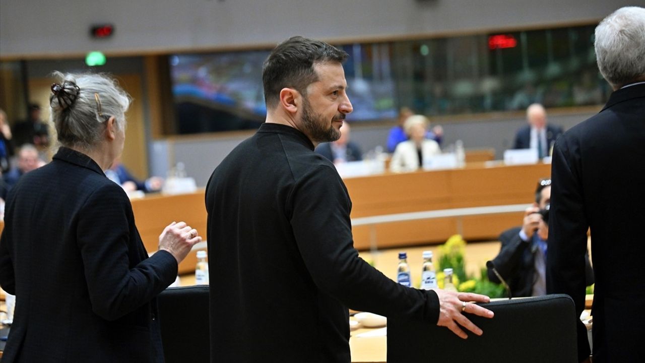 AB Liderleri Brüksel'de 'Ukrayna ve Savunma' Zirvesinde Bir Araya Geldi