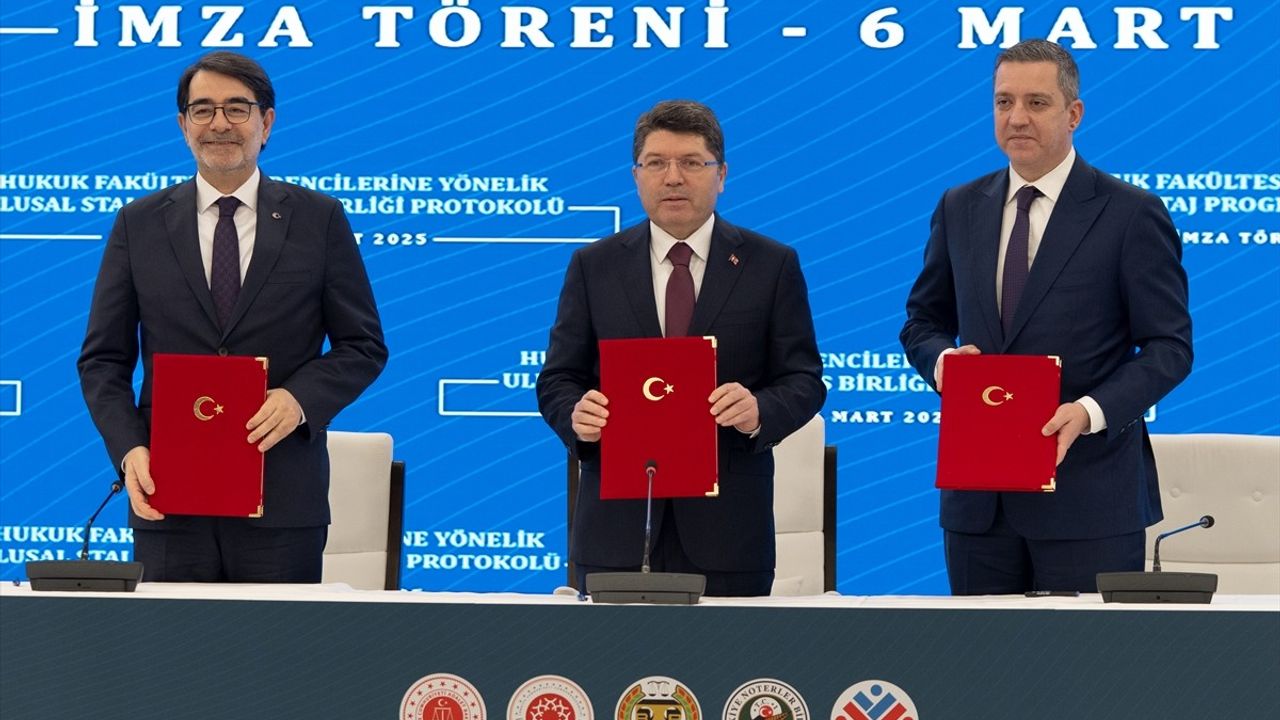 Adalet Bakanı Tunç, Ulusal Staj Programı Protokolünü İmzaladı