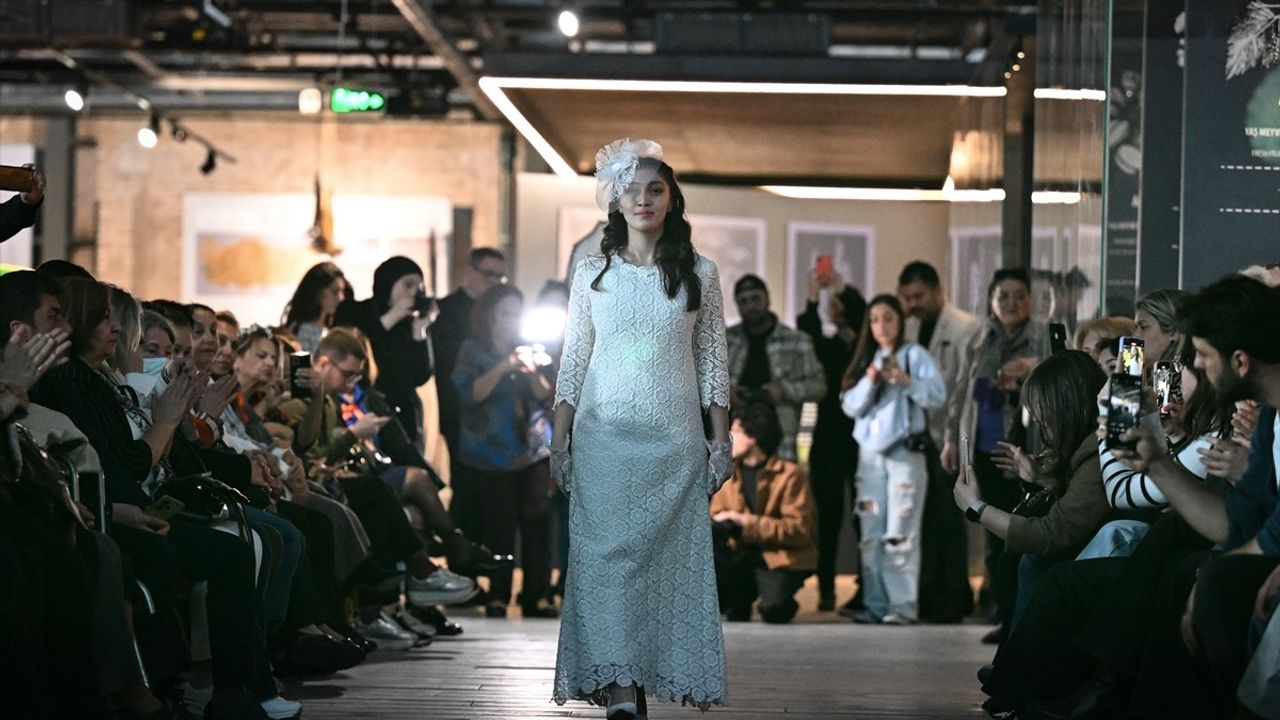 Adana'da 'Annemin Sandığından Defilesi' Etkinliği Gerçekleştirildi