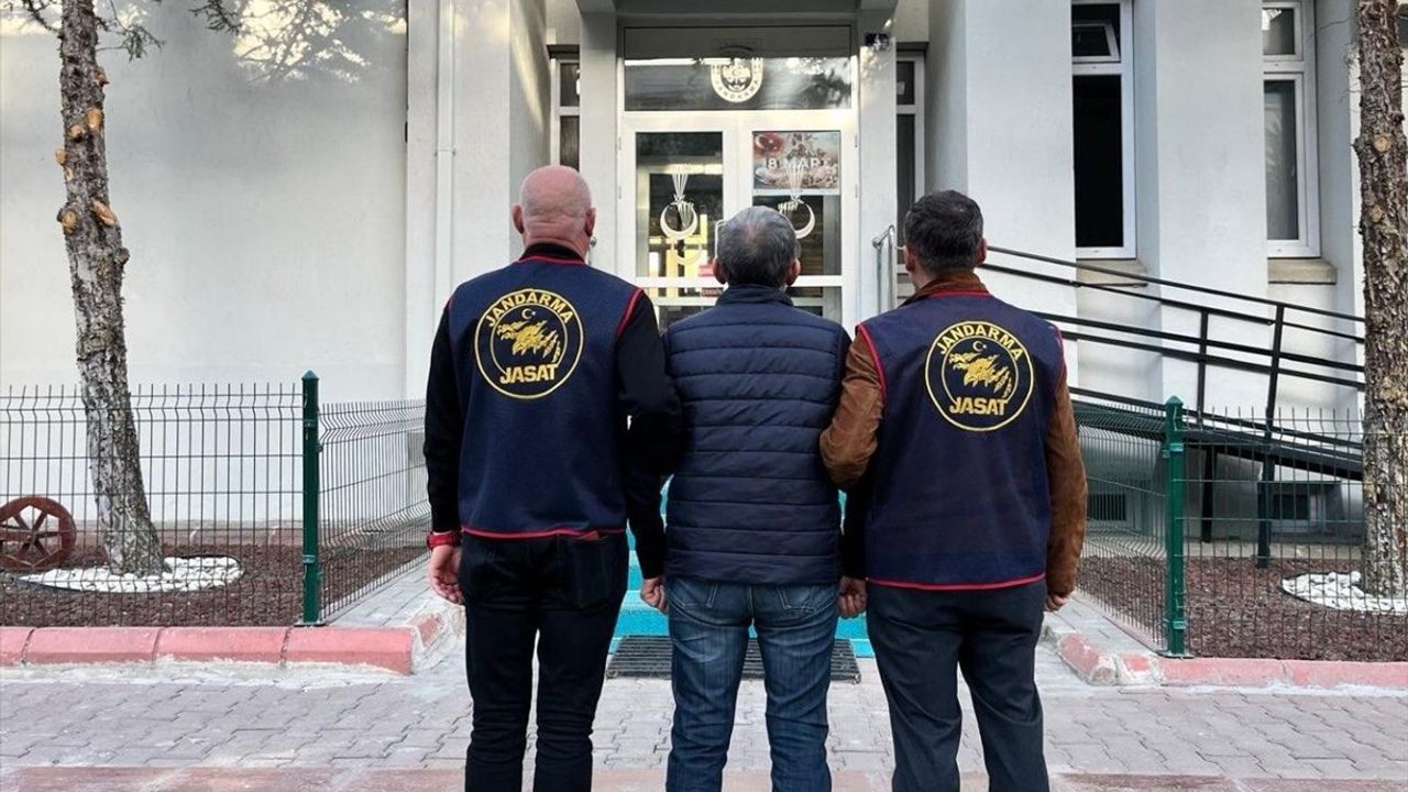 Adana'da MİT Tırları Durdurulduğu Dönemde İl Emniyet Müdürü Olan FETÖ Üyesi Yakalandı