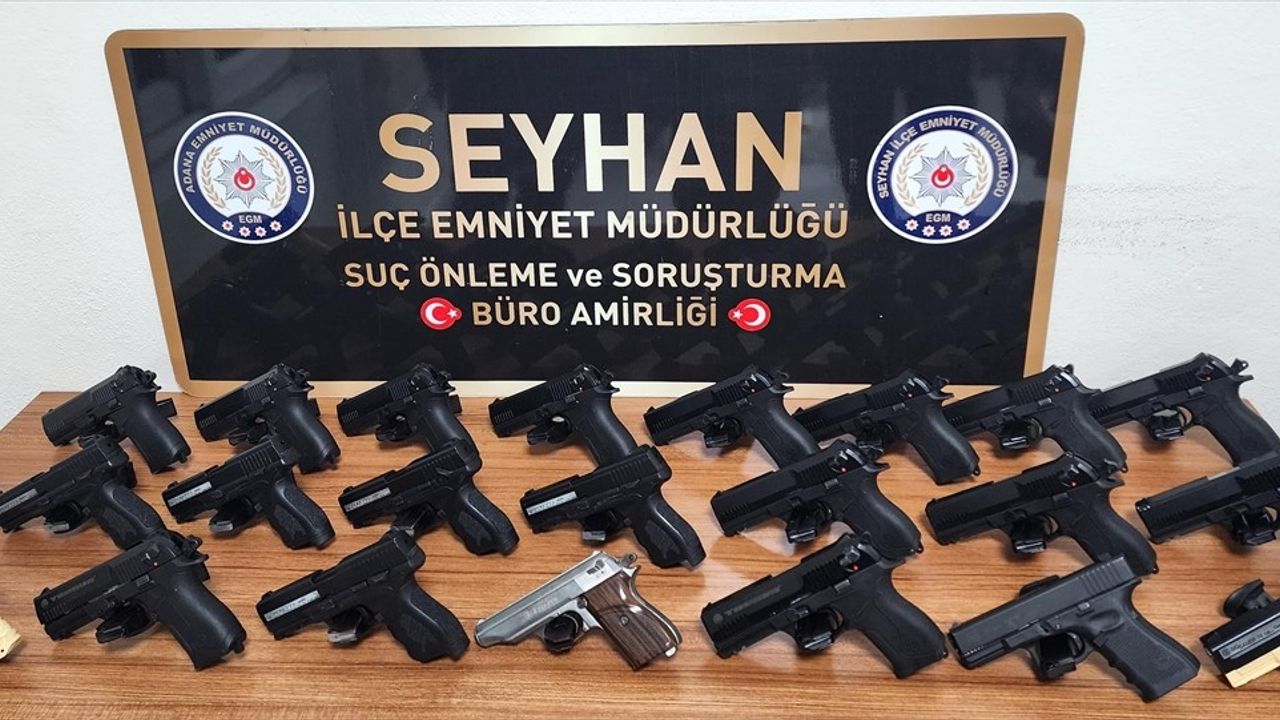 Adana'da Yapılan Operasyonda 22 Ruhsatsız Tabanca Ele Geçirildi