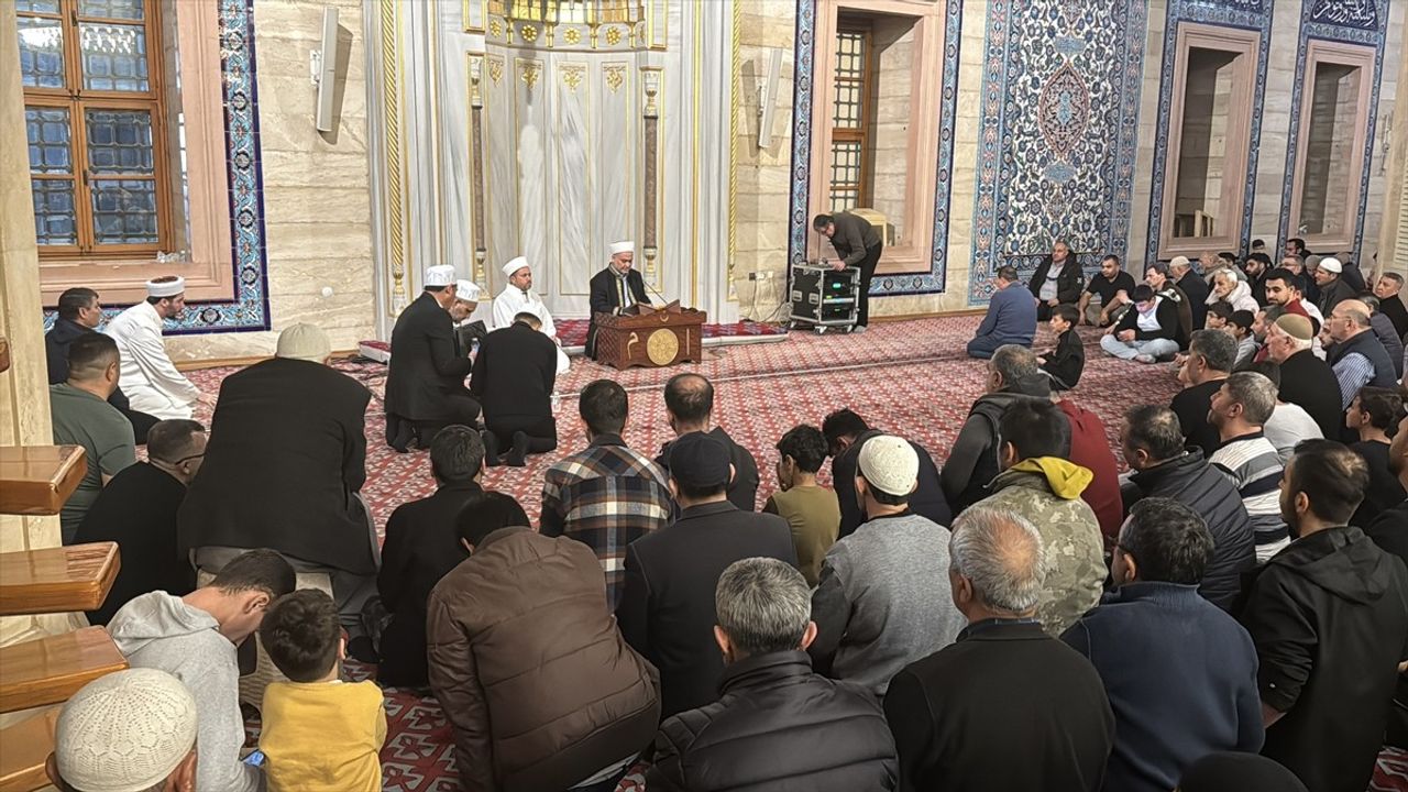 Adana, Mersin, Hatay ve Osmaniye'de Kadir Gecesi Coşkusu