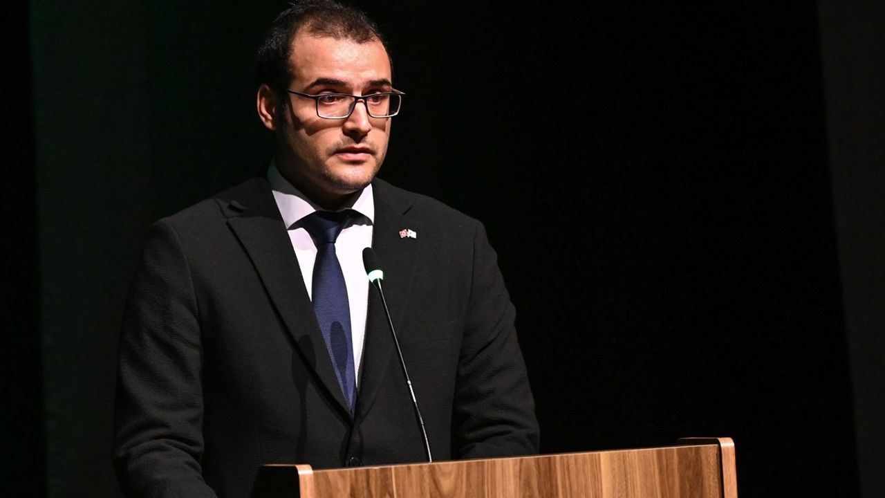 Adana Valisi Yavuz Selim Köşger, Yeşil Sahne Söyleşisine Katıldı