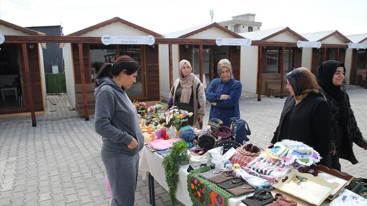 Adıyaman'da Depremzede Kadınlar 'Eli Yaman' Çarşısında Ürünlerini Satışa Sundular