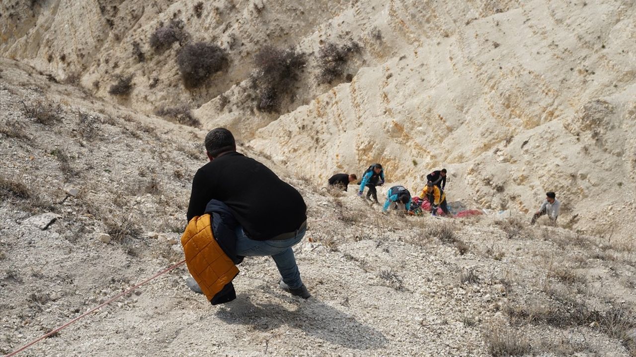 Adıyaman'da Yamaç Paraşütü Kazası: Pilot Hayatını Kaybetti