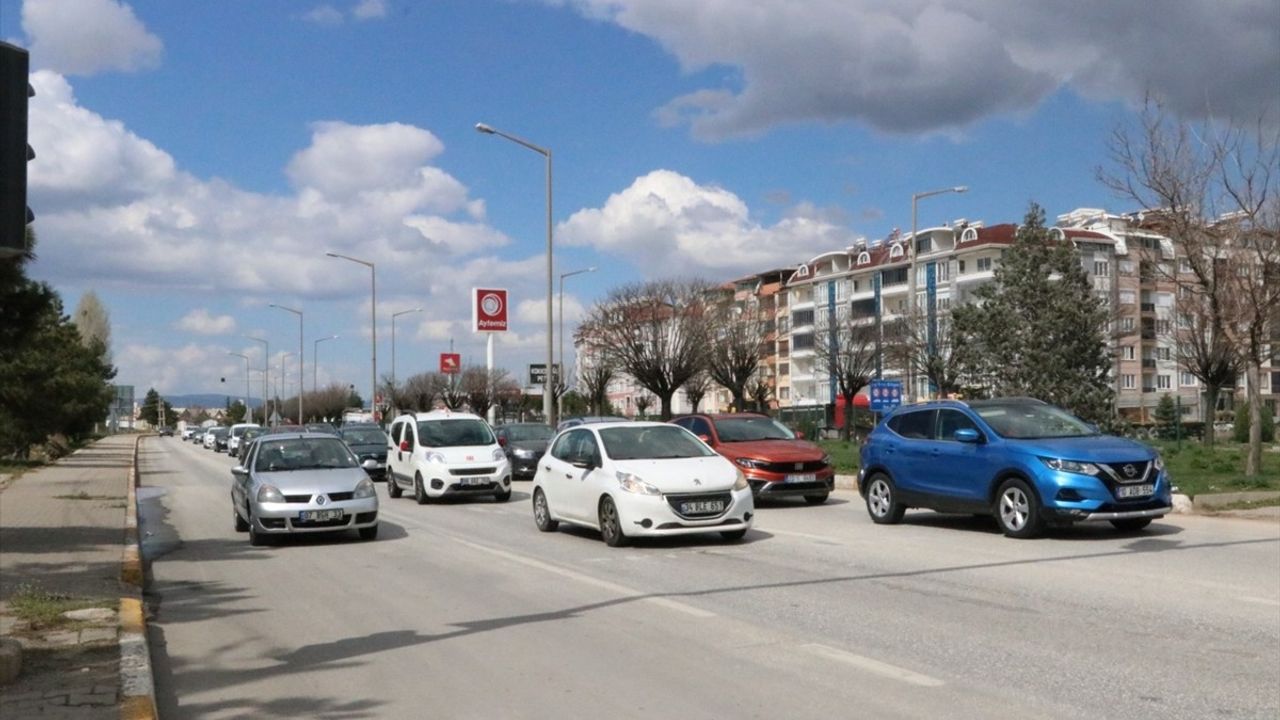 Afyonkarahisar-Antalya Karayolu'nda Ramazan Bayramı Yoğunluğu