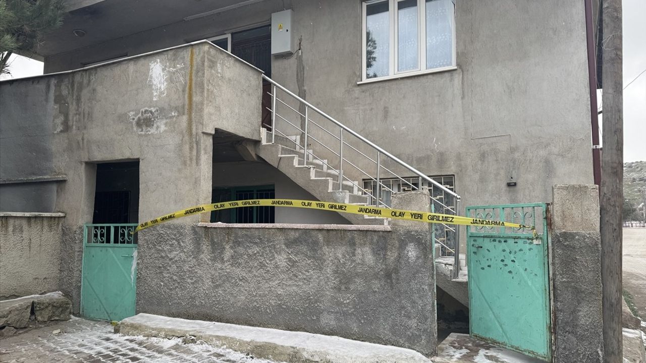 Afyonkarahisar'da Bıçakla Babasını Öldüren Zanlı Yakalandı