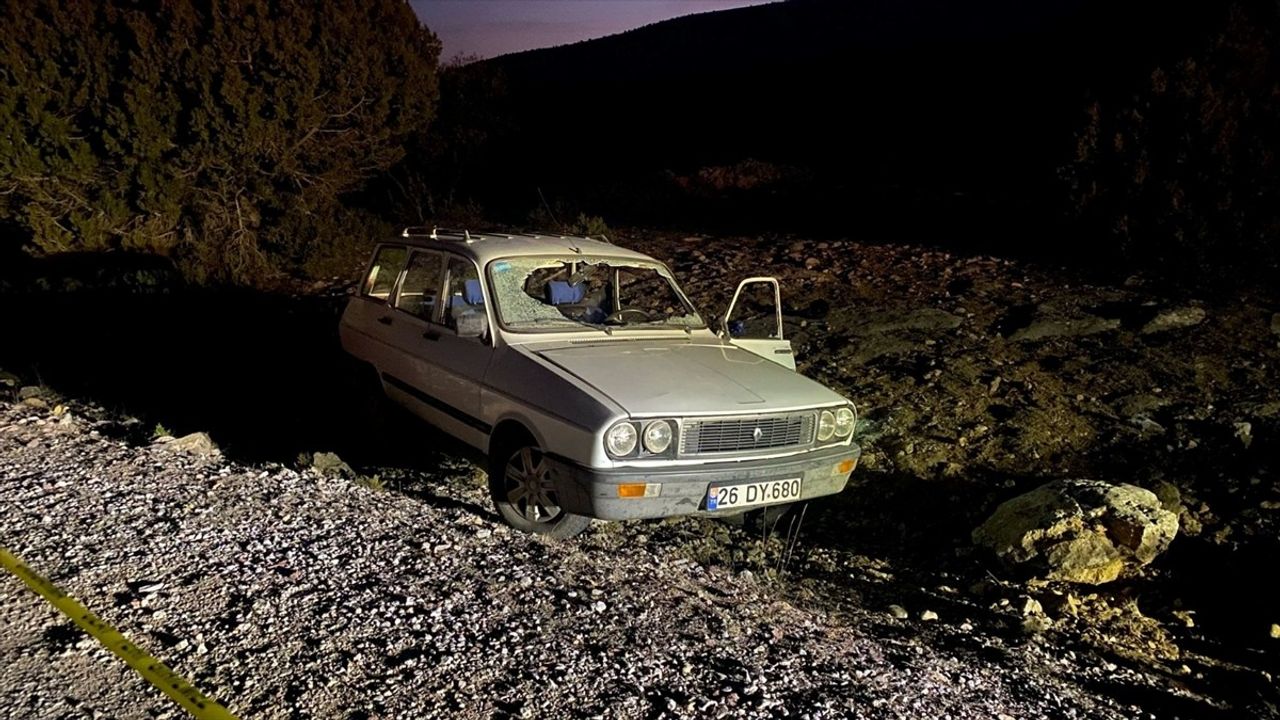 Afyonkarahisar'da Devrilen Otomobilde Sürücü Hayatını Kaybetti