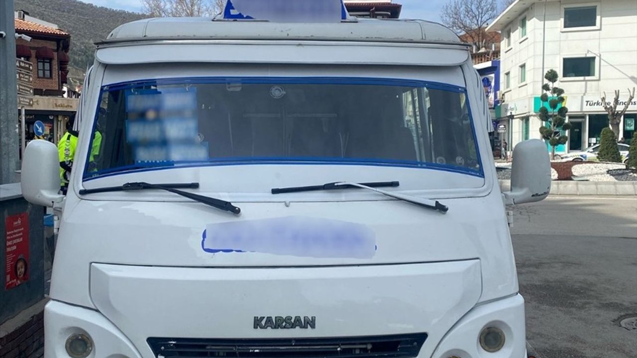 Afyonkarahisar'da İkiz Plaka Kullanan Minibüs Sahibi 55 Bin Lira Ceza Aldı