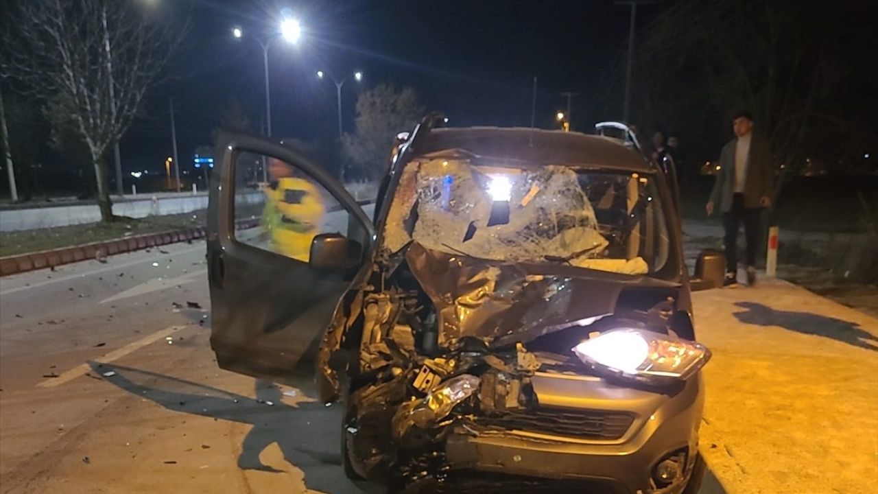 Afyonkarahisar'da Motosiklet Trafik Kazasında İki Kişi Hayatını Kaybetti
