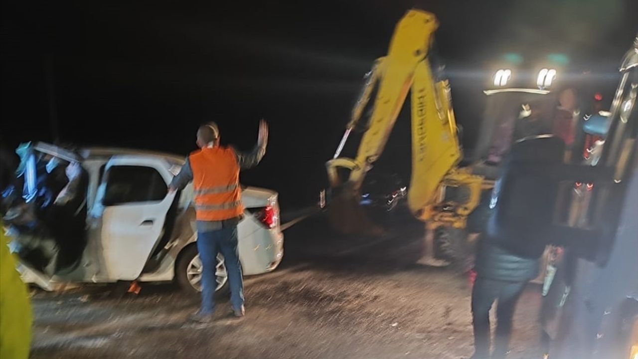 Afyonkarahisar'da Trafik Kazası: Baba ve Kızı Hayatını Kaybetti