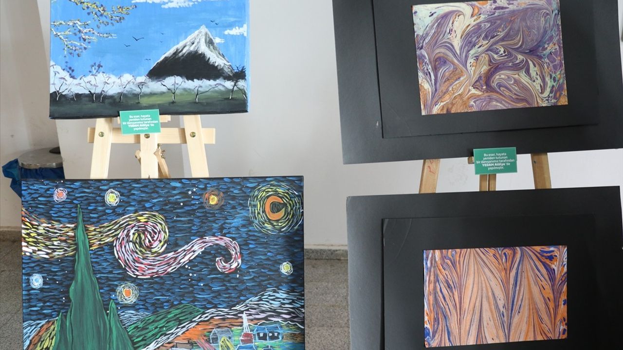 Ağrı'da Bağımlıların Resimleri Hastanede Sergilendi