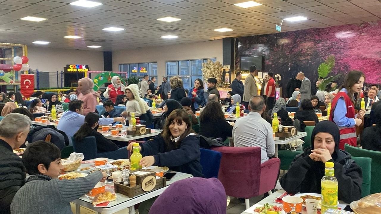 Ağrı'da Yetim Çocuklar ve Aileleri İftarda Buluştu