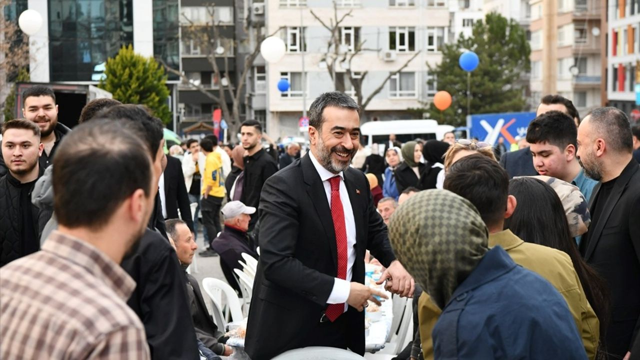 AK Parti Ankara Teşkilatı Geleneksel Sokak İftarında Bir Araya Geldi