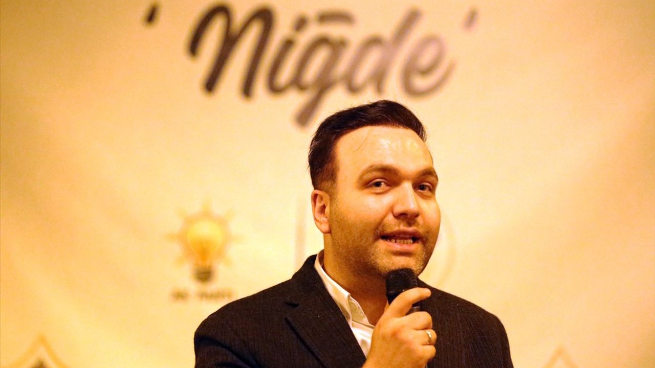 AK Parti Gençlik Kolları Başkanı İbiş, Niğde'de Gençlerle Bir Araya Geldi