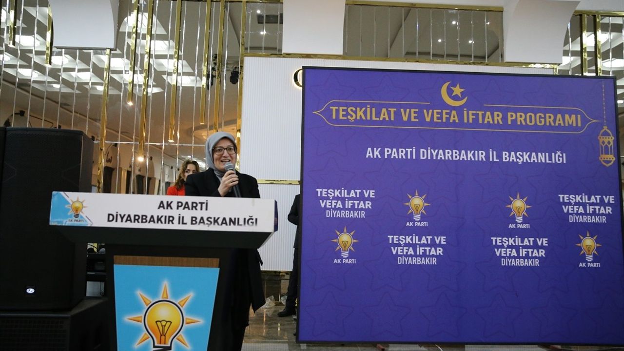 AK Parti Genel Başkan Yardımcısı Uygur Diyarbakır'da İftar Programına Katıldı
