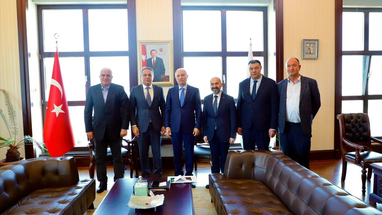 AK Parti Genel Başkanvekili Efkan Ala, Alevi Vakıfları Federasyonu Başkanı Doğan ile Görüştü