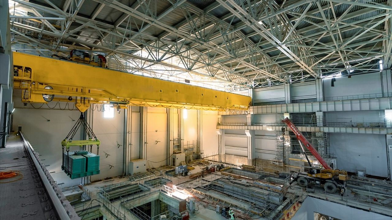 Akkuyu Nükleer Güç Santrali'nde İkinci Güç Ünitesinin Köprülü Vinci Devreye Alındı