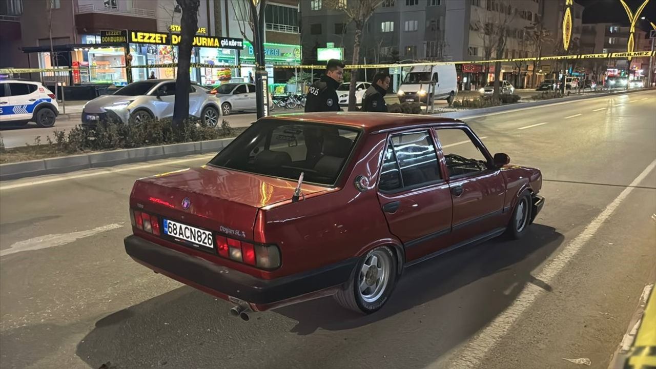 Aksaray'da Otomobil Yaya Çarptı, Bir Kişi Ağır Yaralı