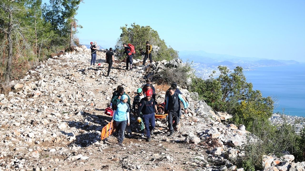 Alanya'da Yamaç Paraşütü Kazası: Bir Kişi Yaralandı
