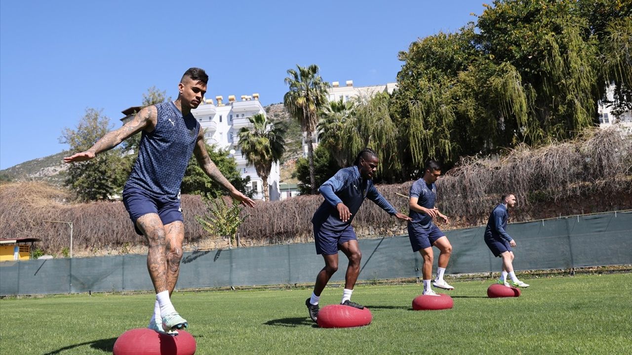 Alanyaspor, Antalyaspor Maçına Hazırlıklarını Sürdürüyor