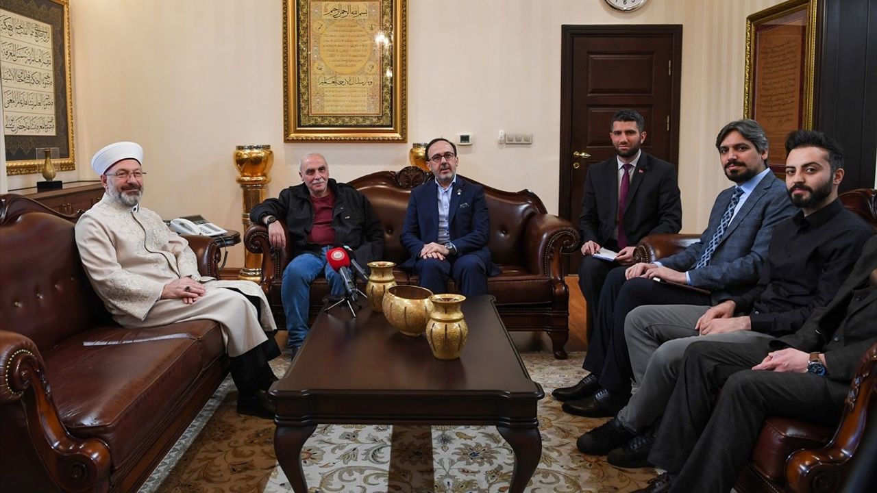 Ali Erbaş, TDV Uluslararası İyilik Ödülü'nü Alan Suriyeli Pilot Raghid Al-Tatari'yi Kabul Etti