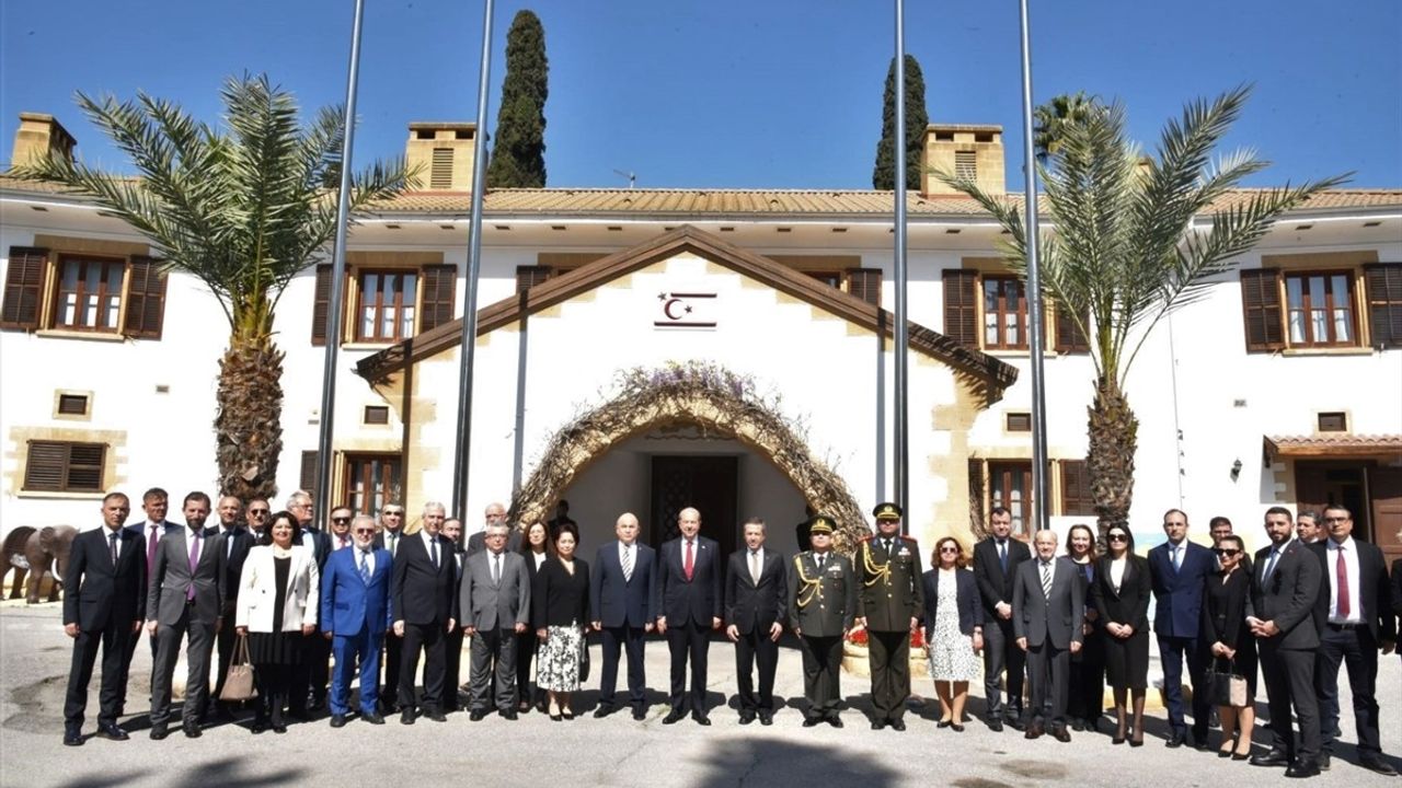 Ali Murat Başçeri, KKTC Cumhurbaşkanı Tatar'a Güven Mektubunu Sundu