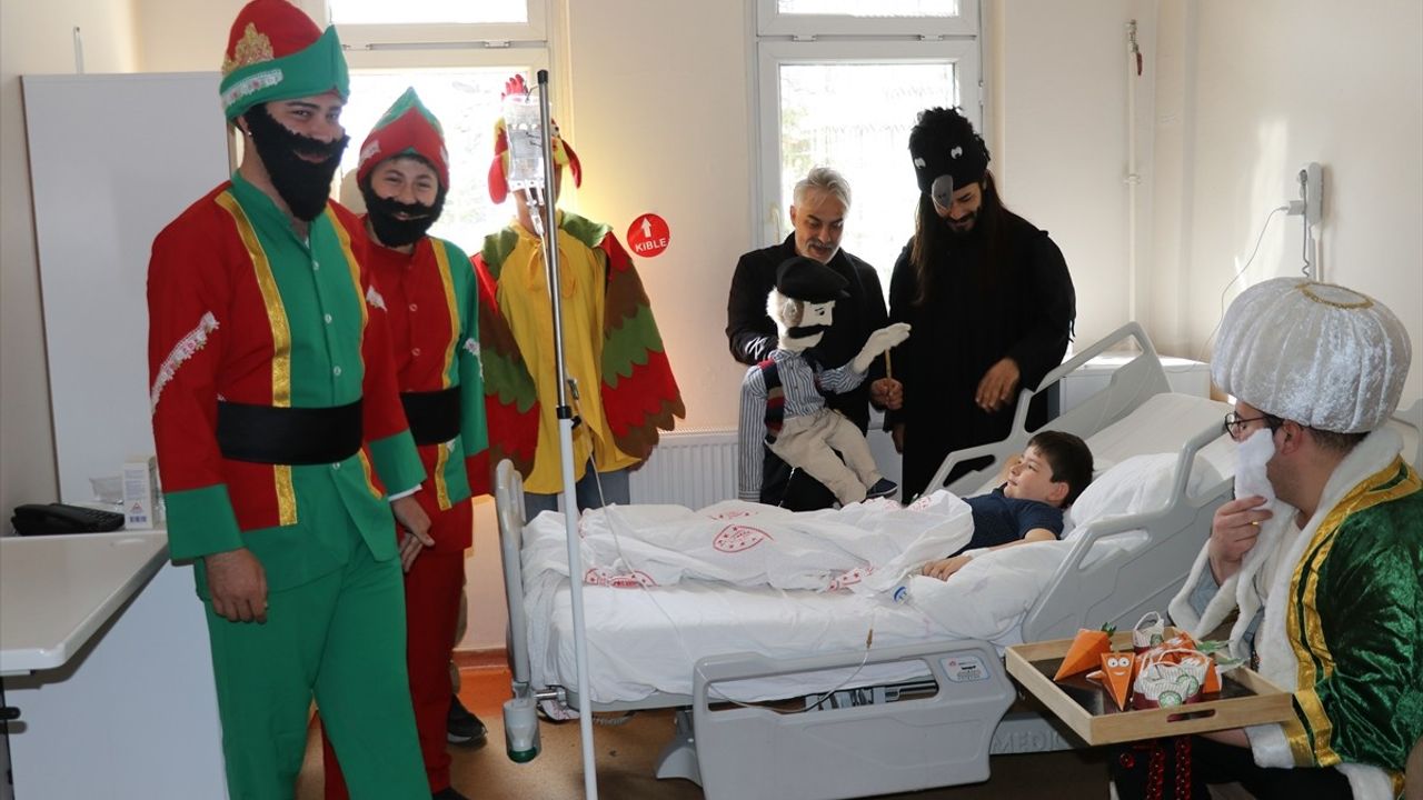 Amasya'da Hastanede Bayram Geçiren Çocuklar Unutulmadı