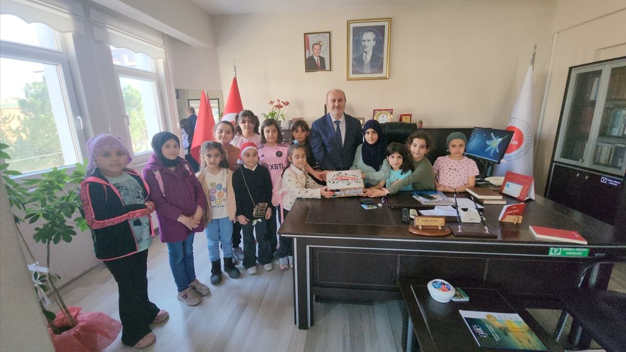 Amasya'daki Kur'an Kursu Öğrencileri Harçlıklarını Filistin'e Bağışladı