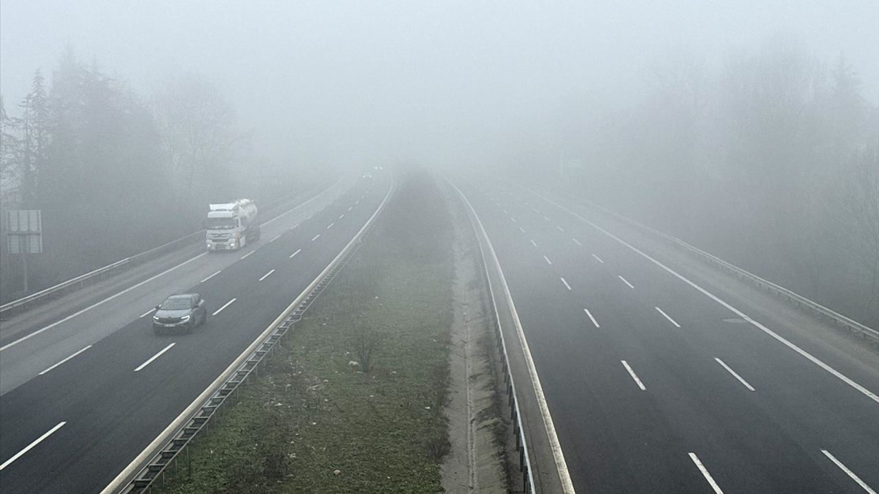 Anadolu Otoyolu'nda Sis Etkili Oluyor
