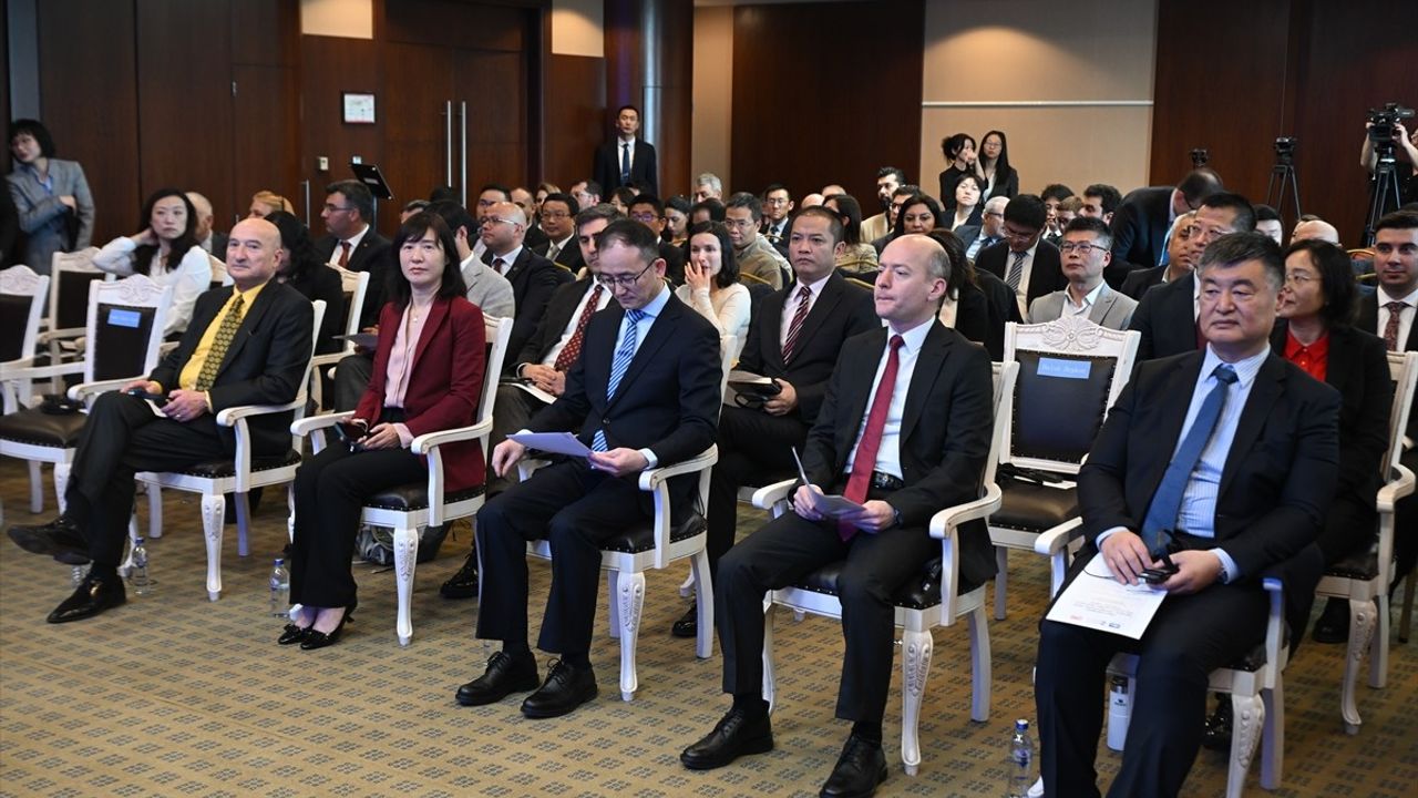 Ankara'da 'Baharda Çin: Çin'in Fırsatları Dünyayla Paylaşılıyor' Paneli Düzenlendi