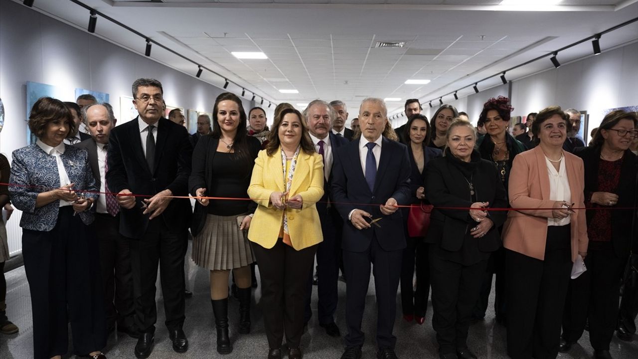 Ankara'da Uluslararası Davetli Plastik Sanatlar Sergisi Açıldı