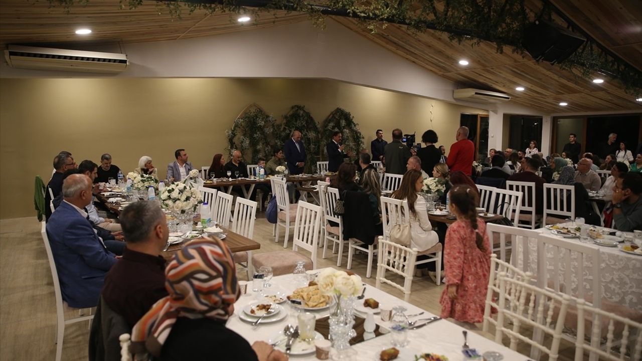 Antakya Medeniyetler Korosu Üyeleri İftarda Bir Araya Geldi