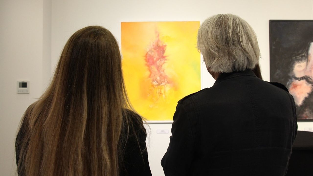 Antalya'da 'İki Kuşak, Bir Ses' Sergisi Sanatseverlerle Buluştu