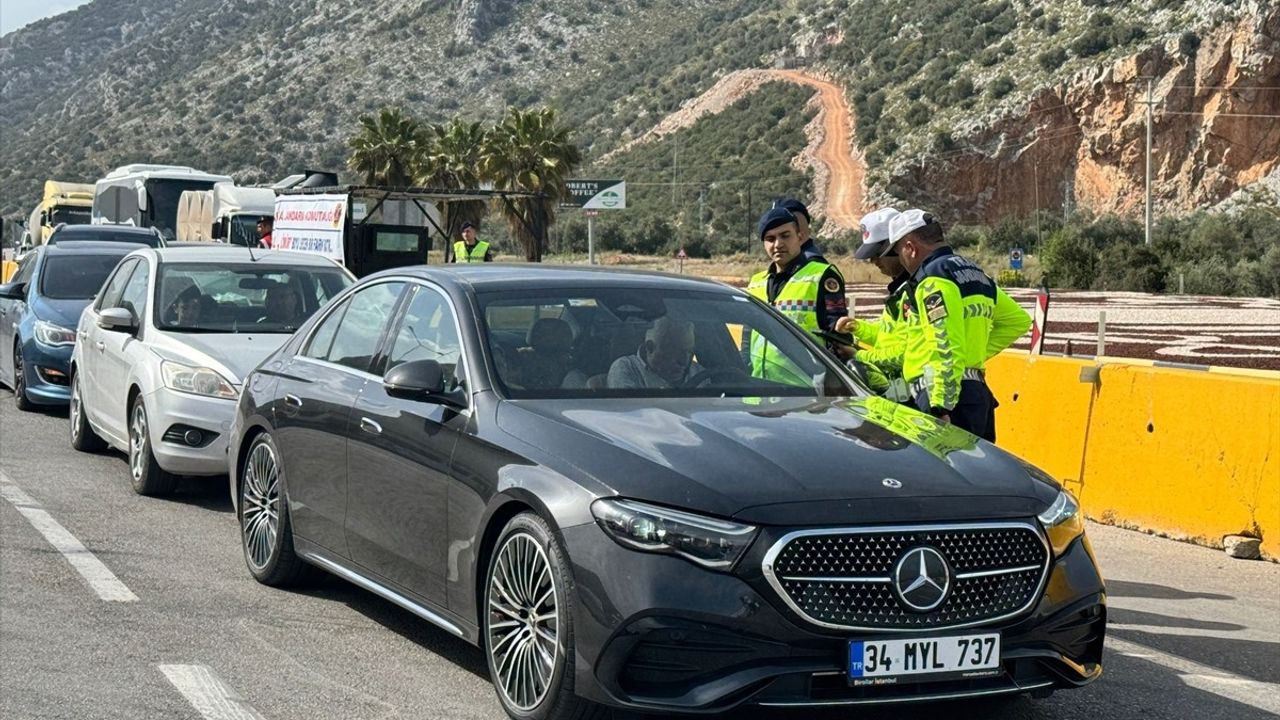 Antalya'da Ramazan Bayramı Boyunca 62 Bin Personel Görev Yapacak