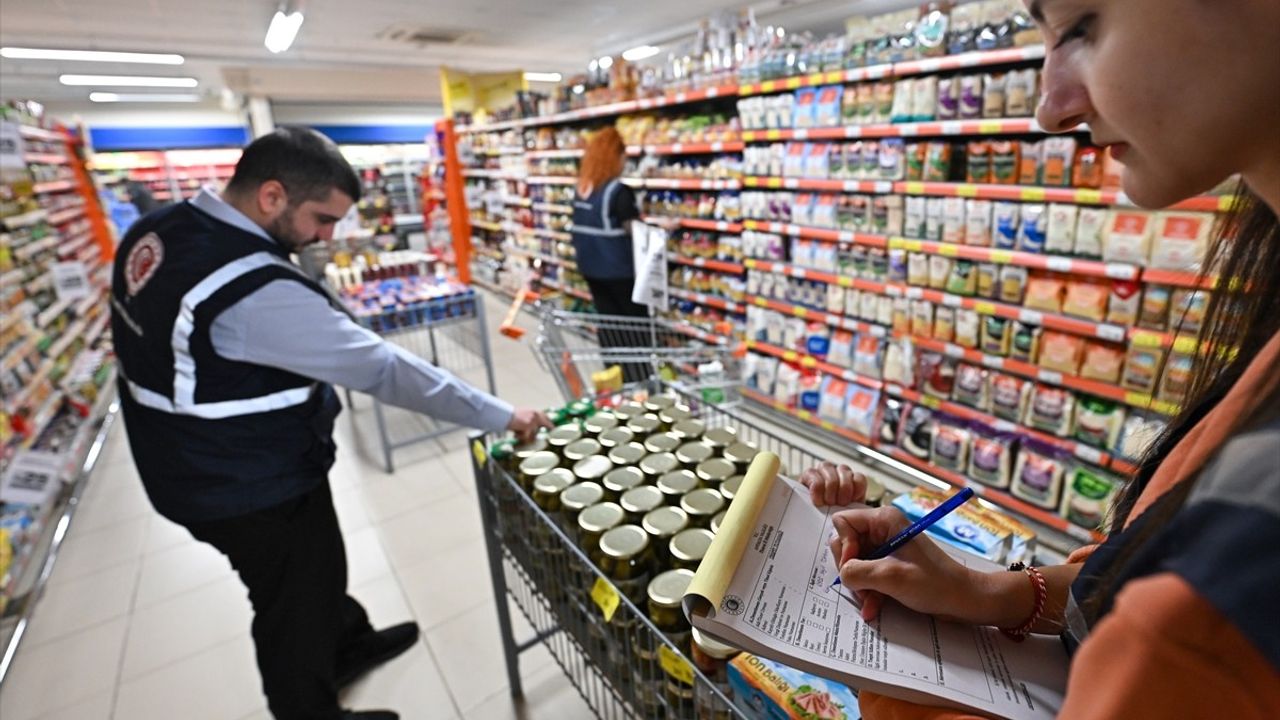 Antalya'da Ramazan Bayramı Öncesi Market Fiyat Denetimleri Yapıldı