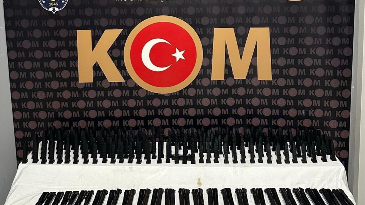 Antalya'da Silah Kaçakçılığı Operasyonunda 2 Şüpheli Tutuklandı